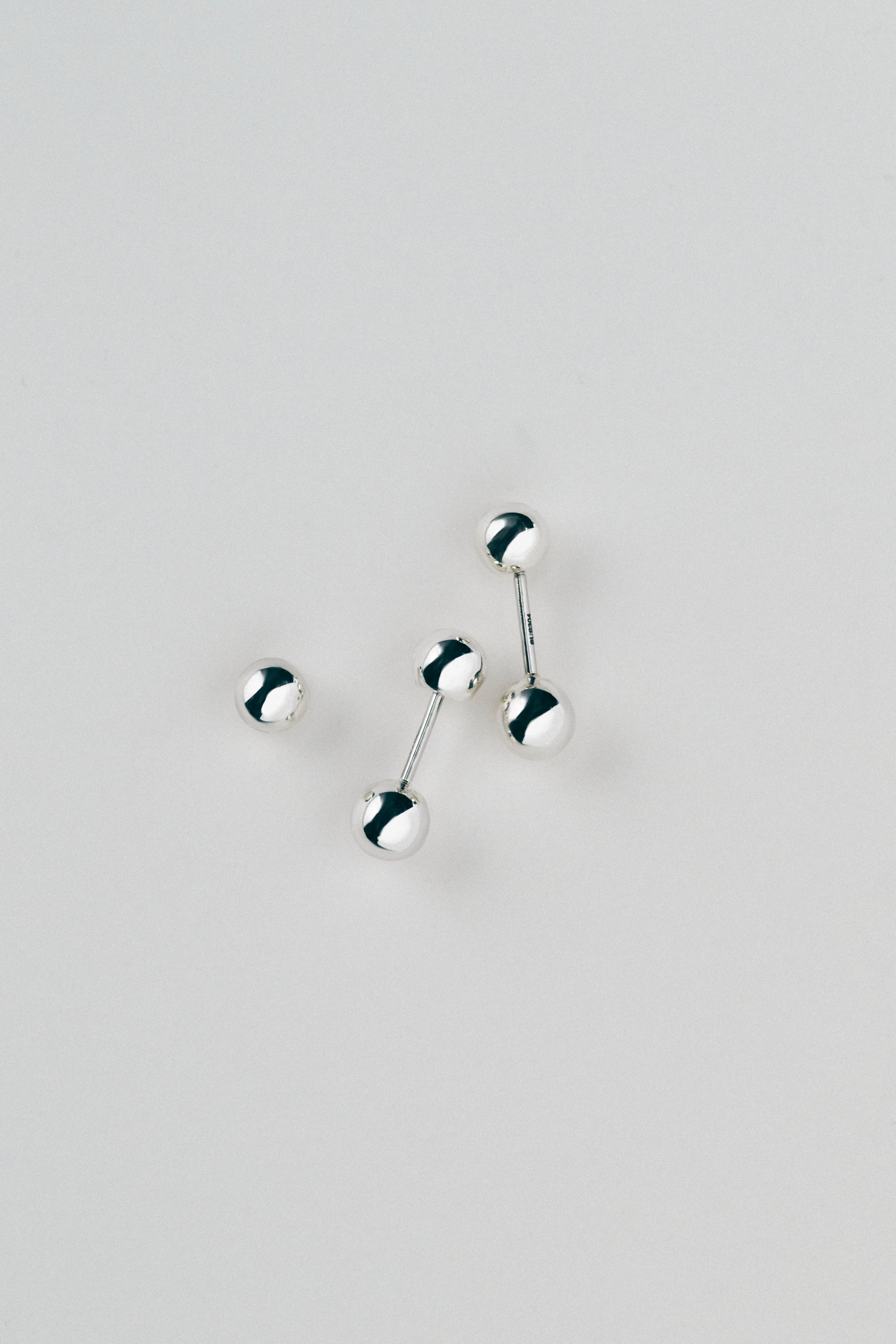 Stad screw earring(RUOHAN)