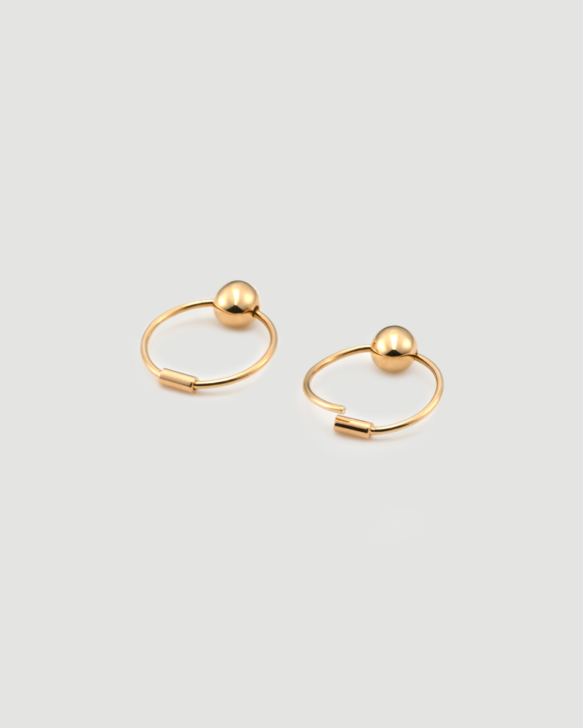 sphere hoop pierce