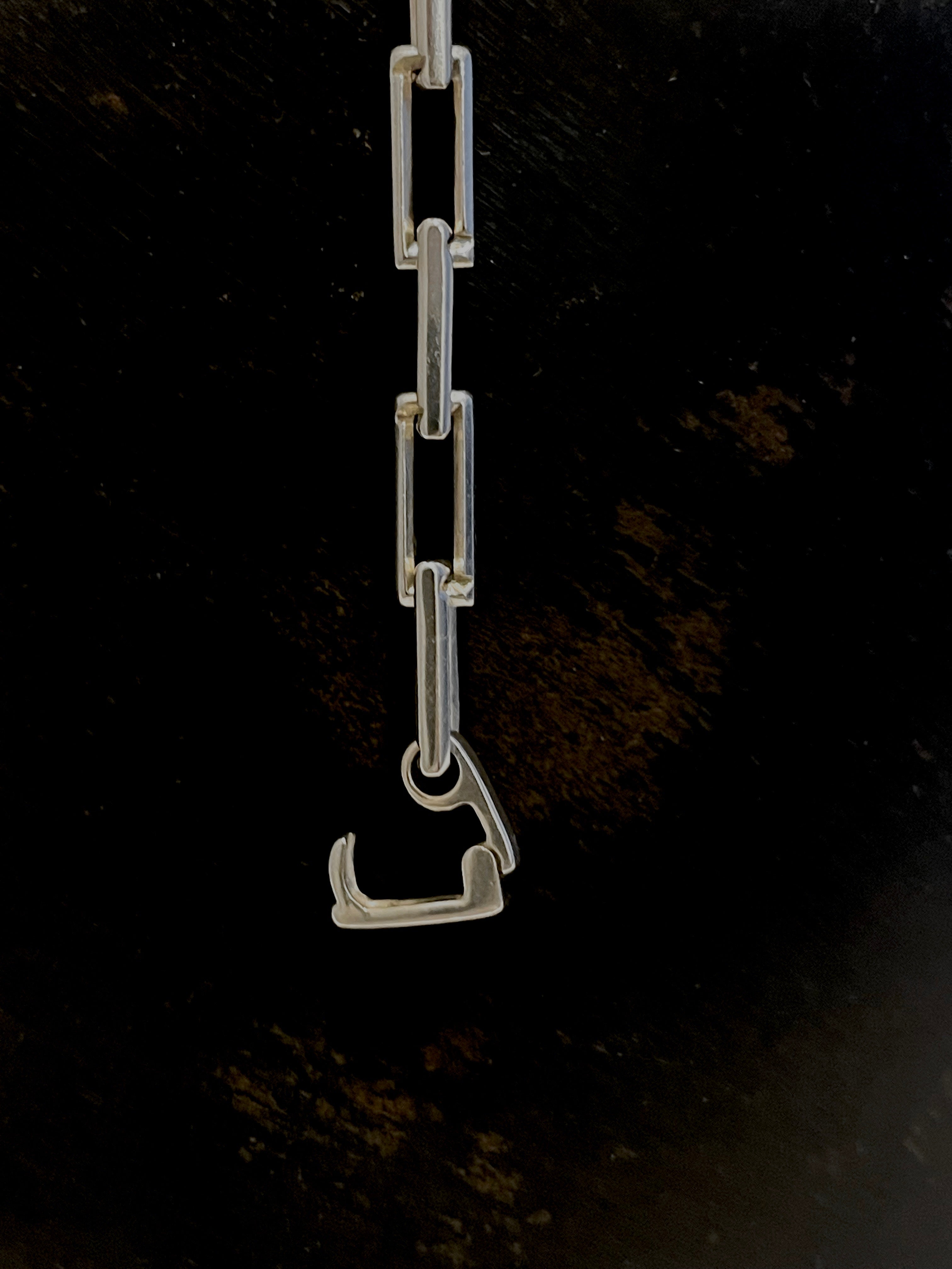 L bracelet 01について