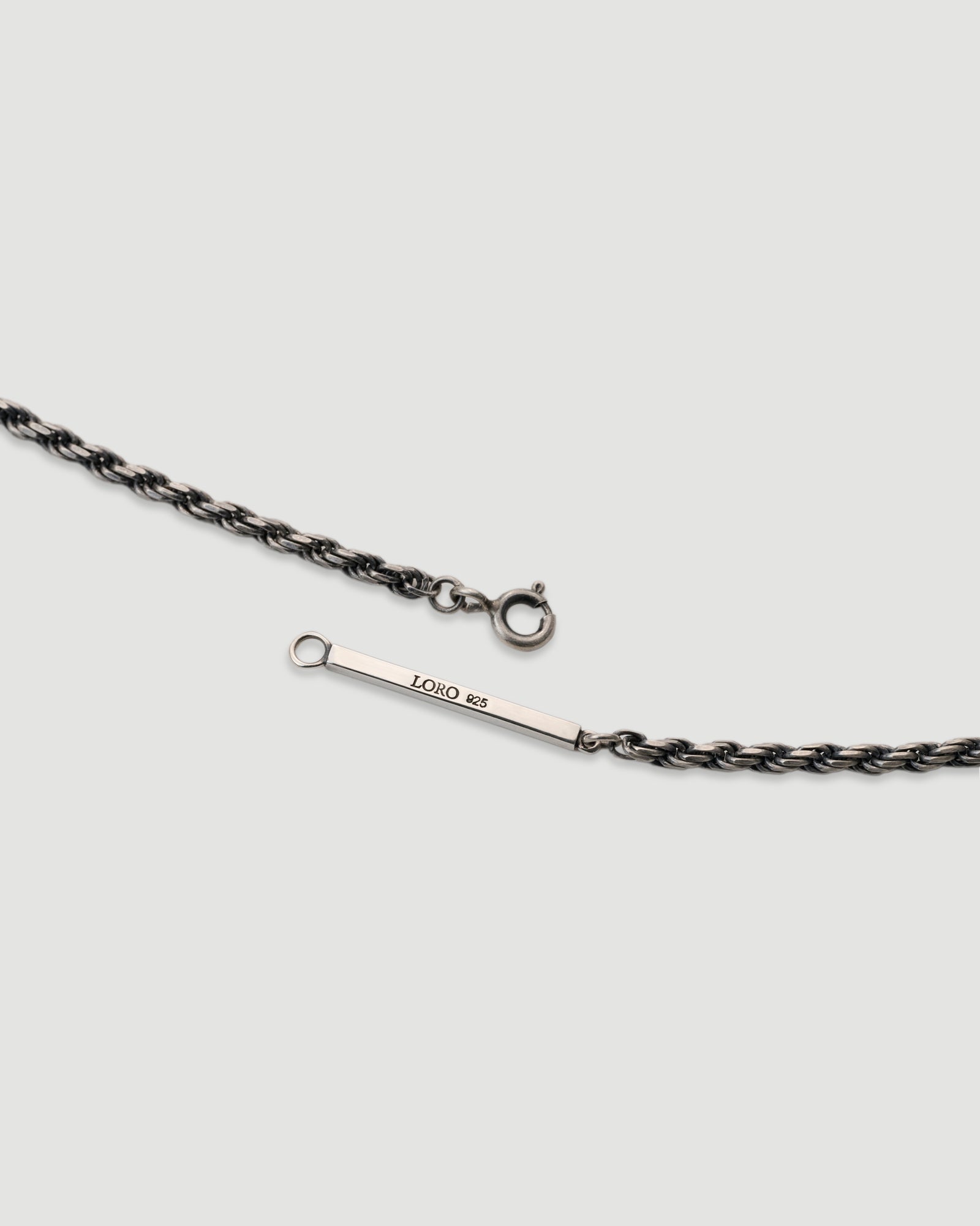 B necklace 02